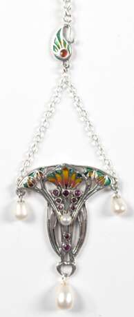 Collier im Stil des "Art Nouveau", 925er Sterlingsilber, Fensteremaille in Gelb, Grün und Rosa, 3 beweglich montierte SW-Perlen, 9 echte Rubine, im Mittelteil, Länge verstellbar von ca. 40,5 - 45,5 cm - photo 1
