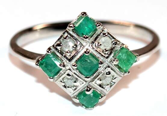 Ring, 925er Silber, Brillanten ca. 0,08 ct. und Smaragde im Carree-Schliff, Größe des Quadrates ca. 1 x 1 cm, RG 59, Innendurchmesser 18,8 mm - photo 1
