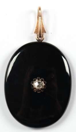 Anhänger um ca. 1880, 585er GG, geprüft, großer Onyx mit Diamant ca. 0,50-0,60 ct., rückseitige Verglasung fehlt, Maße mit Öse ca. 6,8 x 3,8 cm, 17,3 g - фото 1