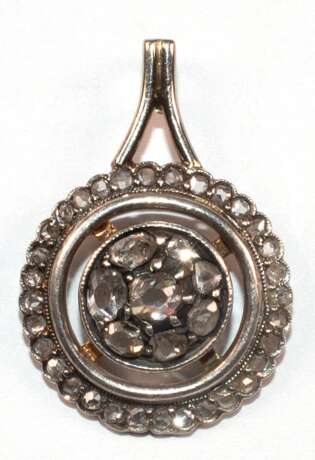Anhänger um ca. 1880-1900, 750er Gold geprüft, ca. 2,9 g, Diamanten ca. 1,0 ct., wohl in Silberfassung, Durchmesser ca. 1,8 cm - photo 1