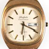 Herrenuhr "Glashütte Spezichron", GUB, vergoldet, helles Zifferblatt mit Stabindizes, zentraler Sekunde, Wochentag- und Datumsangabe, wasserdicht, Nr. 9145.37, gangfähig, Gebrauchspuren, Stifte für Armband feh… - photo 1