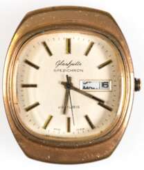 Herrenuhr &quot;Glashütte Spezichron&quot;, GUB, vergoldet, helles Zifferblatt mit Stabindizes, zentraler Sekunde, Wochentag- und Datumsangabe, wasserdicht, Nr. 9145.37, gangfähig, Gebrauchspuren, Stifte für Armband feh…