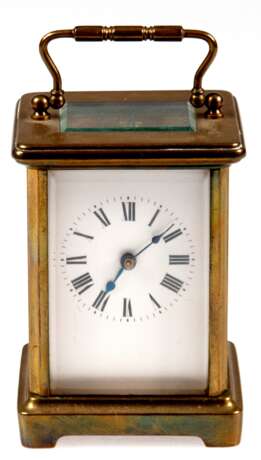Reiseuhr, Frankreich um 1880, Messinggehäuse, 5-seitig verglast, mit Klappbügel, Funktion nicht geprüft, 11,5x8x6,5 cm - photo 1