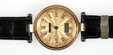 Herren-Armbanduhr Windgassen, Radio Controlled, funkgesteuert, goldfarbenes guillochiertes Zifferblatt mit römischen Zahlen, Dm. 3,8 cm, Funktion nicht geprüft, schwarzes Lederarmband