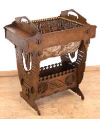 Handarbeitstisch, um 1900, nußbaumfarben, mit Wollesack, 2 seitliche Fächer mit Deckel, durchbrochen gearbeitet, 58x50x30 cm