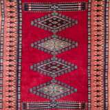 Teppich, rotgrundig, ornamental gemustert, Fransen fehlen, Reinigung empfohlen, 81x62 cm - photo 1