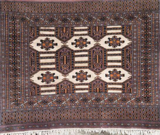Teppich, beige/braun mit ornamentalem Muster, Reinigung empfohlen, 124x112 cm - photo 1