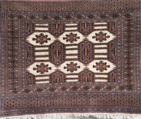 Teppich, beige/braun mit ornamentalem Muster, Reinigung empfohlen, 124x112 cm