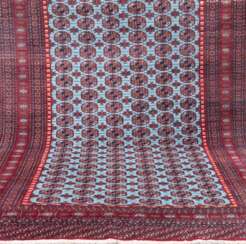 Afghan, durchgehend ornamental gemustert auf hellblauem Grund, rote Kante, 280x195 cm