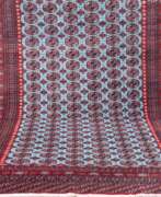 Catalogue des produits. Afghan, durchgehend ornamental gemustert auf hellblauem Grund, rote Kante, 280x195 cm