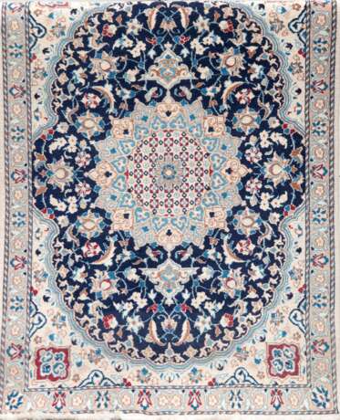 Nain, hellgrundig, blau floral gemustert, Reinigung empfohlen, 130x90 cm - Foto 1