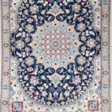 Nain, hellgrundig, blau floral gemustert, Reinigung empfohlen, 130x90 cm - Foto 1