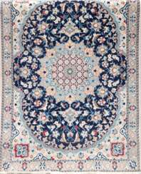Nain, hellgrundig, blau floral gemustert, Reinigung empfohlen, 130x90 cm