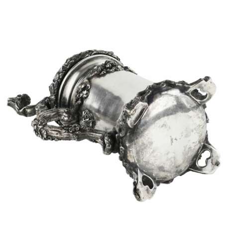 Une impressionnante coupe &agrave; bi&egrave;re en argent &agrave; motif de branches de ch&ecirc;ne milieu du 19e si&egrave;cle. Berlin. Silver gilding Eclecticism Mid-19th century - photo 8