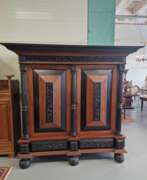 Übersicht. Large mahogany cabinet