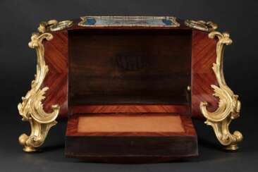 Настольный ларец для украшений. Sevres 1830 год.