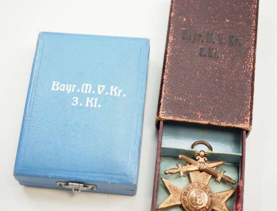 Bayern: Militär-Verdienstkreuz, 3. Form (1913-1918), 3. Klasse mit Krone und Schwertern / mit Schwertern, im Etui. - Foto 2