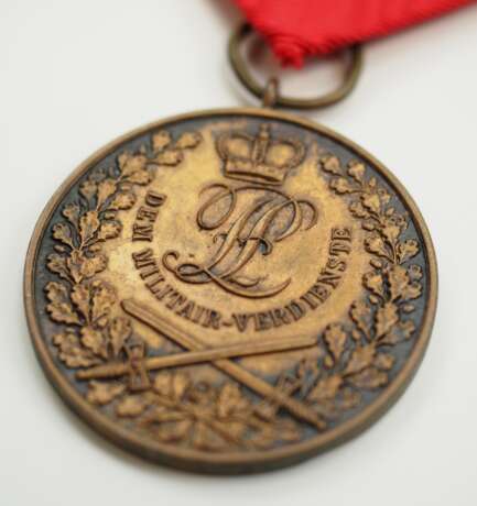 Lippe-Detmold: Militär-Verdienstmedaille, mit Schwertern (1914-1918). - Foto 2