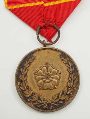 Lippe-Detmold: Militär-Verdienstmedaille, mit Schwertern (1914-1918). - Foto 3