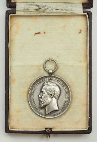 Schaumburg-Lippe: Silberne Verdienstmedaille (1885-1890), im Etui. - Foto 1