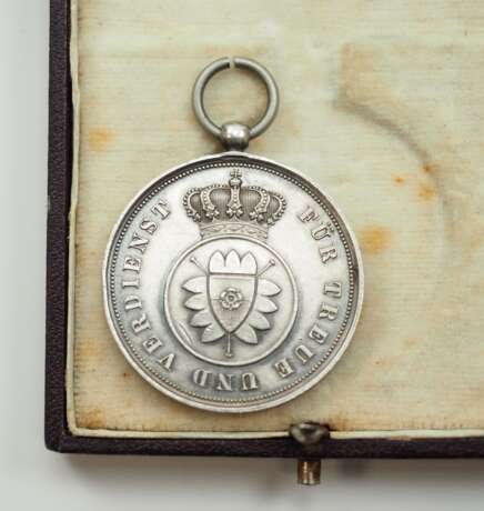 Schaumburg-Lippe: Silberne Verdienstmedaille (1885-1890), im Etui. - Foto 3