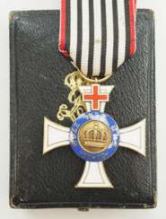 Preussen: Kronen-Orden, 3. Modell (1871-1918), 3. Klasse, mit Genfer Kreuz, im Etui.