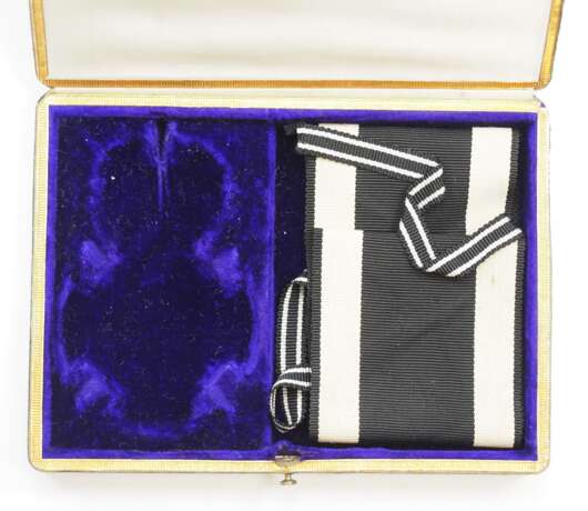 Preussen: Hausorden von Hohenzollern, Kreuz der Komture Etui. - photo 2