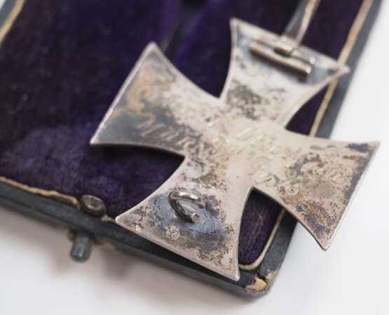 Preussen: Eisernes Kreuz, 1914, 1. Klasse, im Etui - graviert Unteroffizier Infanterie-Regiment 147. - Foto 3