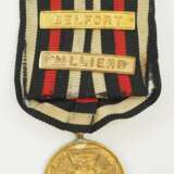 Preussen: Kriegsdenkmünze 1870/71, Bronze mit 3 Gefechtsspangen. - Foto 1