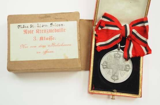 Preussen: Rot Kreuz Medaille, 3. Klasse, im Etui mit Überkarton für eine französische Schwester. - Foto 1