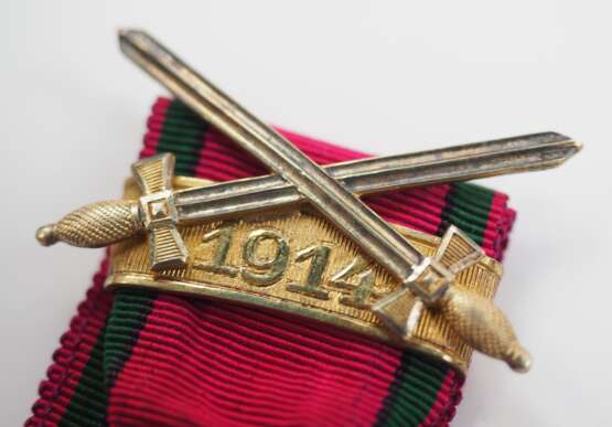 Sachsen Coburg Gotha: Sachsen Ernestinischer Hausorden, Carl Eduard, Goldene Medaille, mit Schwerter- und Datumsspange 1914. - photo 2
