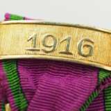 Sachsen Coburg Gotha: Sachsen Ernestinischer Hausorden, Carl Eduard, Goldene Medaille, mit Datumsspange 1916. - фото 2