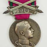 Sachsen Coburg Gotha: Sachsen Ernestinischer Hausorden, Carl Eduard, Silberne Medaille, mit Schwerter- und Datumsspange 1914. - photo 1