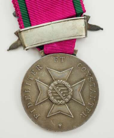 Sachsen Coburg Gotha: Sachsen Ernestinischer Hausorden, Carl Eduard, Silberne Medaille, mit Schwerter- und Datumsspange 1914. - photo 3