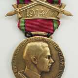 Sachsen Coburg Gotha: Sachsen Ernestinischer Hausorden, Carl Eduard, Goldene Medaille, mit Schwerter- und Datumsspange 1914/7. - photo 1