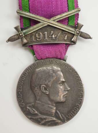 Sachsen Coburg Gotha: Sachsen Ernestinischer Hausorden, Carl Eduard, Silberne Medaille, mit Schwerter- und Datumsspange 1914/7. - photo 1