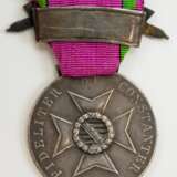 Sachsen Coburg Gotha: Sachsen Ernestinischer Hausorden, Carl Eduard, Silberne Medaille, mit Schwerter- und Datumsspange 1914/7. - photo 3