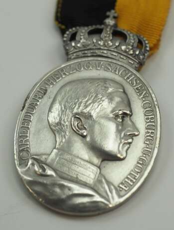 Sachsen Coburg Gotha: Ovale silberne Herzog Carl Eduard-Medaille. - photo 2