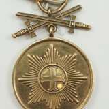 Waldeck: Goldene Verdienstmedaille, mit Schwertern. - photo 1