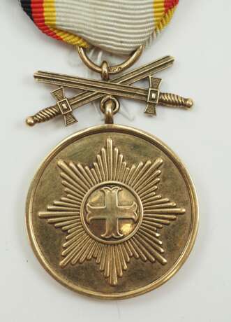 Waldeck: Goldene Verdienstmedaille, mit Schwertern. - photo 1