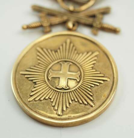 Waldeck: Goldene Verdienstmedaille, mit Schwertern. - photo 2
