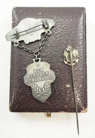 Deutsches Reich: Verband Reisender Kaufleute (VRKD), Abzeichen für Gründungsmitglieder, mit Miniatur, im Etui. - photo 2