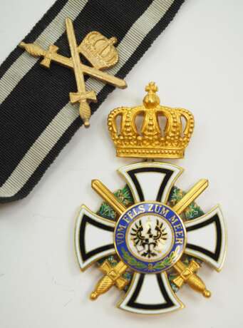 Familie von Werder: Major Hans Klaus von Werder, Adjutant des Prinzen Eitel-Friedrich von Preußen, Hausorden von Hohenzollern, Ritterkreuz mit Schwertern - GOLD. - photo 1