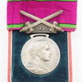 Familie von Werder: Gefreiter Albert von Werder, Sachsen Coburg Gotha: Sachsen Ernestinischer Hausorden, Carl Eduard, Silberne Medaille, mit Schwerter- und Datumsspange 1914, im Etui. - photo 2