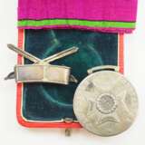 Familie von Werder: Gefreiter Albert von Werder, Sachsen Coburg Gotha: Sachsen Ernestinischer Hausorden, Carl Eduard, Silberne Medaille, mit Schwerter- und Datumsspange 1914, im Etui. - photo 4