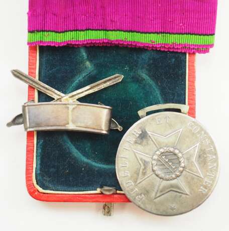Familie von Werder: Gefreiter Albert von Werder, Sachsen Coburg Gotha: Sachsen Ernestinischer Hausorden, Carl Eduard, Silberne Medaille, mit Schwerter- und Datumsspange 1914, im Etui. - photo 4