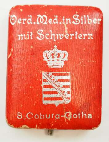 Familie von Werder: Gefreiter Albert von Werder, Sachsen Coburg Gotha: Sachsen Ernestinischer Hausorden, Carl Eduard, Silberne Medaille, mit Schwerter- und Datumsspange 1914, im Etui. - photo 6