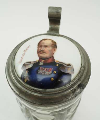 Familie von Werder: Krug mit gemaltem Porträt General von Werder. - фото 2