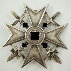 Spanienkreuz, in Silber, mit Schwertern.