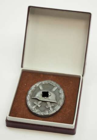 Verwundetenabzeichen, 1939, Silber, im Etui. - фото 2